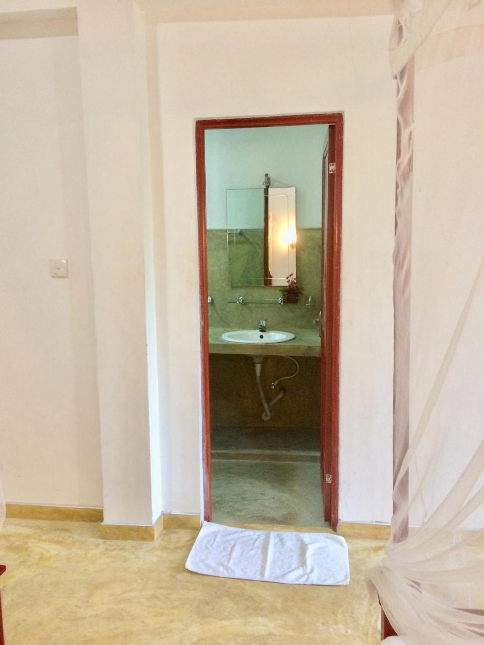 Aloha Beach Resort Tangalle Bagian luar foto