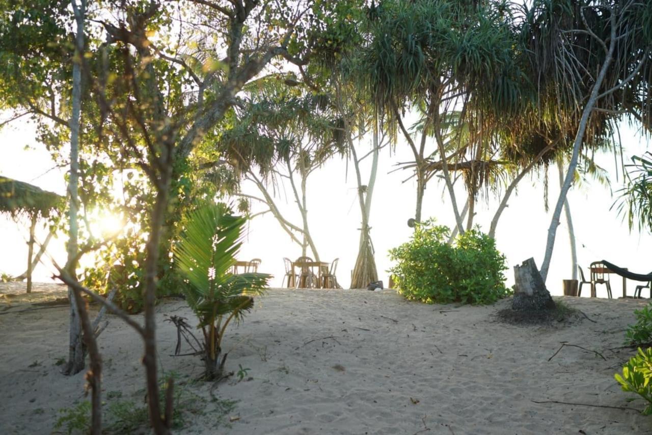 Aloha Beach Resort Tangalle Bagian luar foto