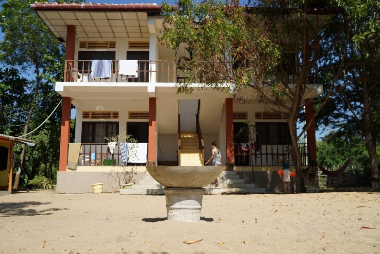 Aloha Beach Resort Tangalle Bagian luar foto