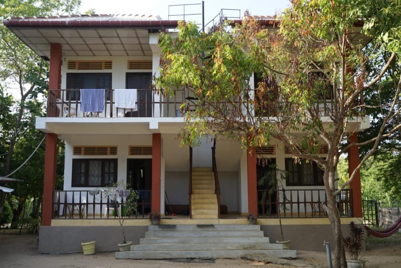 Aloha Beach Resort Tangalle Bagian luar foto